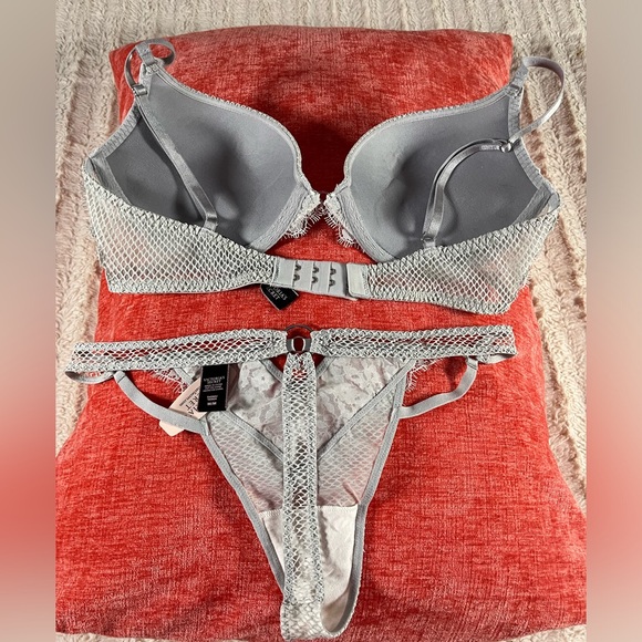 RARE! NWT, NWOT Victoria's Secret Silver Icy Lace Bra & Thong Panty Set 34C, M - Picture 3 of 6